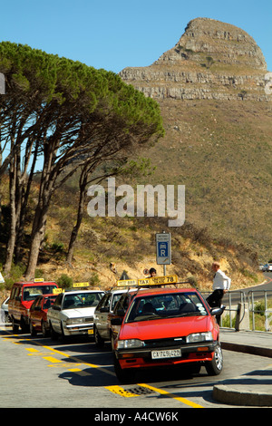 I taxi di attendere in linea per una tariffa. Città del Capo Sud Africa RSA Foto Stock