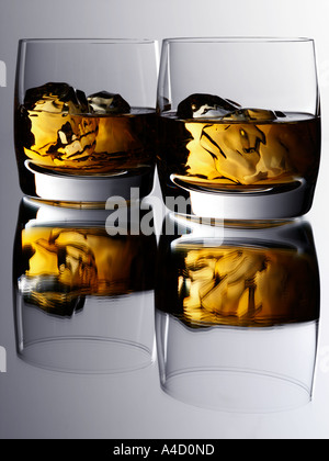 Due bicchieri di whiskey Foto Stock