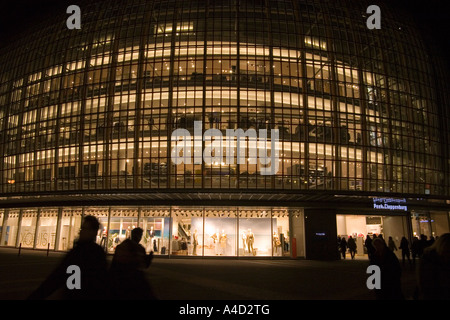 Peek e Cloppenberg Department Store di notte Colonia Germania Foto Stock