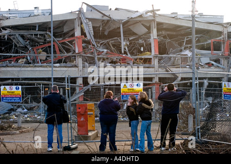 Distrutto edificio per uffici Buncefield deposito olio Fire postumi Hemel Hempstead Hertfordshire, Dic 2005. Foto Stock