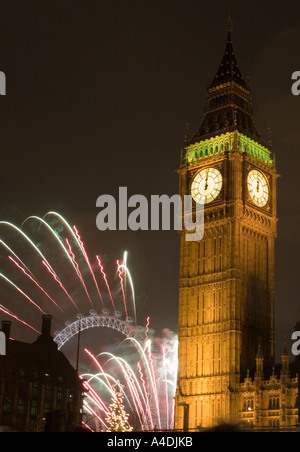 Big Ben London Eye Nuovo Anno fuochi d'artificio 2006 Foto Stock