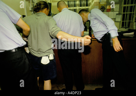 Un uomo in custodia cautelare a Southampton stazione centrale di polizia Foto Stock