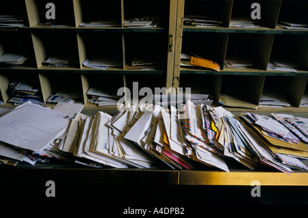 Posta su un contatore in attesa di essere ordinati durante la disputa del 1988 Foto Stock