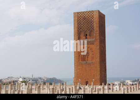 44m alto minareto Le Tour Hassan costruito nel XII secolo Rabat Marocco Foto Stock