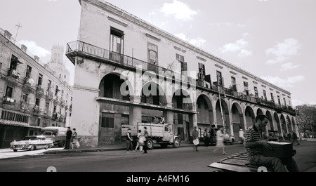 Architettura città del mondo Street scene e splendidi edifici della città di Havana a Cuba nel Centro America Latina. Travel Central America Latina Foto Stock