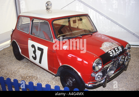 33EJB, il famoso Morris Mini Cooper vincitore del 1964 Rally di Monte Carlo. Foto Stock