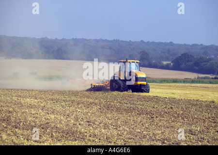 La Caterpillar Tractor e erpice a dischi Foto Stock