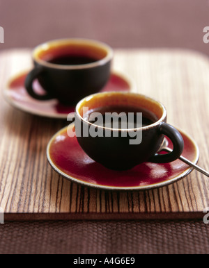 Due attraente e moderno in ceramica tazze di caffè espresso Foto Stock