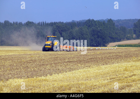 La Caterpillar Tractor e erpice a dischi Foto Stock