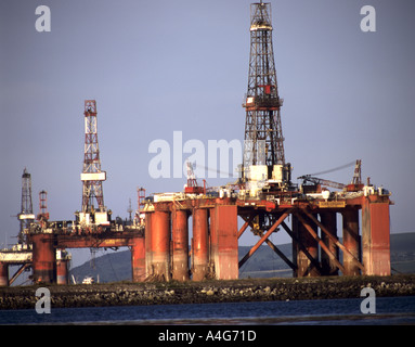 Semi sommergibile Piattaforme Petrolifere Cromarty Firth Scozia Scotland Foto Stock