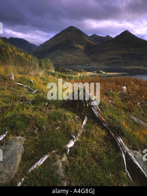 Cinque suore di Kintail visto da colline sopra Inverinite Foto Stock