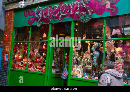 Shop al di fuori di Spitalfields Market in Shoreditch East End di Londra Inghilterra REGNO UNITO Foto Stock