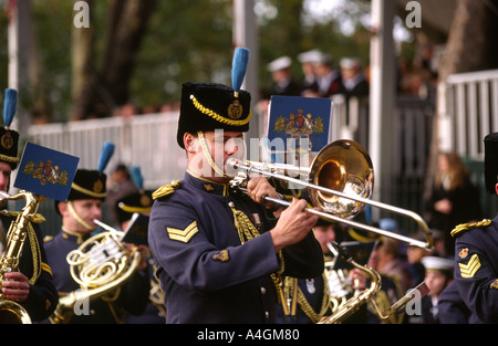 Regno Unito Inghilterra Londra Signore Sindaci Visualizza la banda del Royal Air Force trombonista Foto Stock