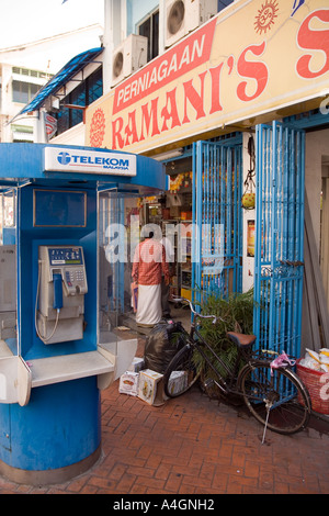 Malaysia Kedah Penang Georgetown Little India shop Telekom Phone Booth Foto Stock