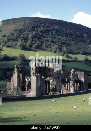 Rovine dell'abbazia del priorato di Llanthony nel Brecon Beacons National Park Black Mountains vale of Ewyas vicino al percorso Offas Dyke e Abergavenny nel Monmouthshire Regno Unito Foto Stock