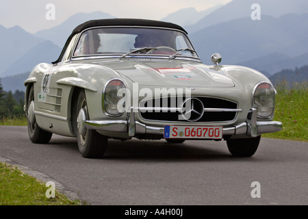 Mercedes-Benz 300 SL pilotato da Sir Stirling Moss, oldtimer gara ennstal classic 2005, Stiria, Austria Foto Stock