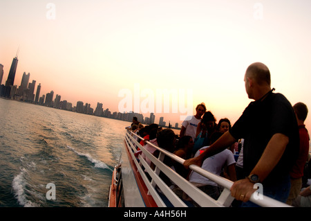 I turisti sul Lago Michigan tour in barca in Chicago Illinois Foto Stock