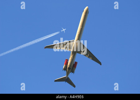 Aereo in fase di decollo da aeroporto di Monaco di Baviera Germania Foto Stock