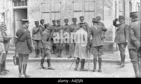 La presentazione del generale Franchet d'Esperey per un italiano inviato in Francia, Champagne (1926). Artista: sconosciuto Foto Stock