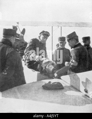 Il tedesco aviatori abbattuto da asso francese Jean Navarra, 1916. Artista: sconosciuto Foto Stock