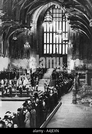 Re Giorgio V situata nello Stato nella Westminster Hall di Londra, Gennaio 1936. Artista: sconosciuto Foto Stock