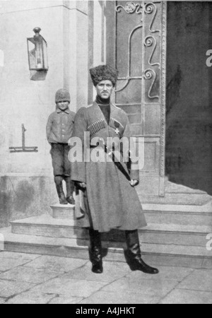 Il Granduca Michael Alexandrovich di Russia in uniforme di cosacchi, 1917. Artista: sconosciuto Foto Stock