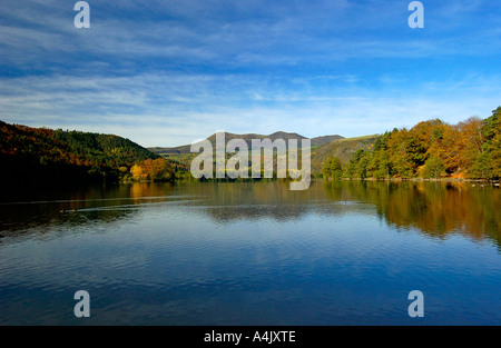 Lago di Chambon, Puy-de-Dôme, Auvergne Rhone Alpes, Francia, Europa Foto Stock