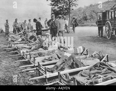 Soldati austriaci all'ospedale, Battaglia dell'Isonzo, guerra mondiale I, 1915. Artista: sconosciuto Foto Stock