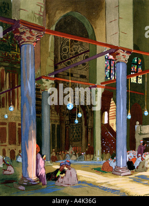 Interno della al-Mu'ayyad moschea, Il Cairo, Egitto, 1928. Artista: Louis Cabanes Foto Stock