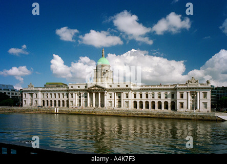 Custom House sulle rive del fiume Liffey, Dublino Irlanda Foto Stock