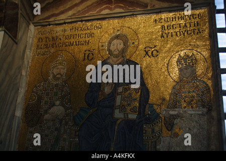 Immagine della religione in Hagia Sophia in Istanbul Turchia. Mosaico de segnenden Christus Foto Stock