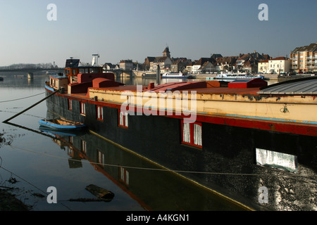 Francia, Cote-d'Or, Saint-Jean-de-Losne, chiatta sul fiume Saone Foto Stock