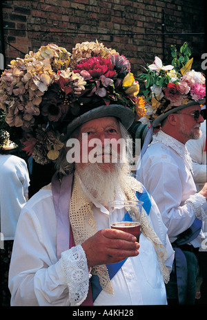 Morris uomini su maggio mattina in Oxford Foto Stock