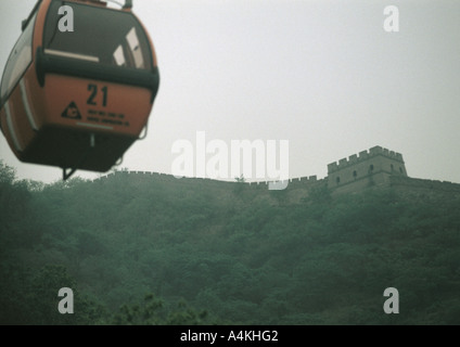 Cina, cabinovia andando alla Grande Muraglia Foto Stock