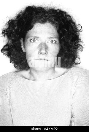 Donna accigliata, ritratto, b&w. Foto Stock