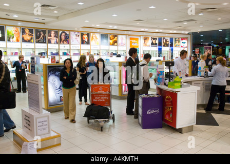 Shopping duty free all'Aeroporto di Melbourne Foto Stock