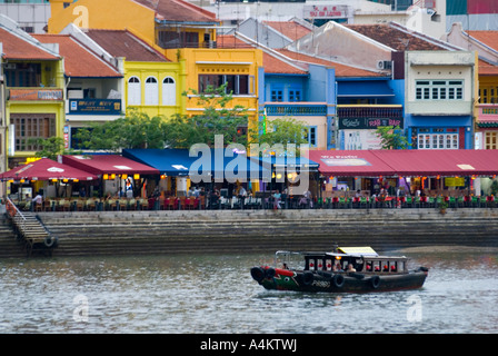 Negozio ristrutturato case lungo il lungomare al Boat Quay in Singapore Foto Stock