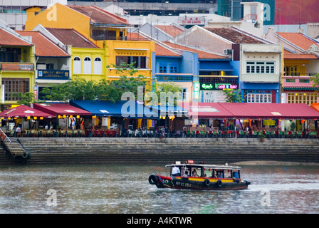 Negozio ristrutturato case lungo il lungomare al Boat Quay in Singapore Foto Stock