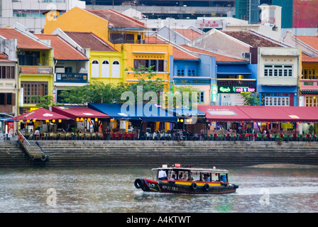 Negozio ristrutturato case lungo il lungomare al Boat Quay in Singapore Foto Stock