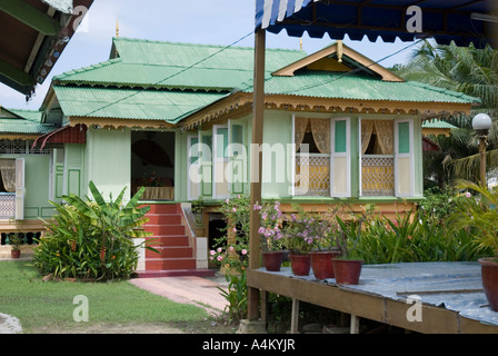 Tipica casa malese in una città interna kampong Kampung Morten in Malacca Foto Stock