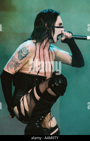Marilyn Manson si esibisce in concerto sul verde 2003 Foto Stock