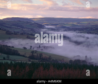 Usk valle da Twyn y Gaer, Mynydd Illtud, Bannau Brycheiniog (Brecon Beacons National Park), Powys, Galles, Regno Unito Foto Stock