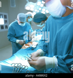 I medici di eseguire l'operazione Foto Stock