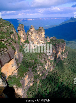Le tre sorelle nelle Blue Mountains del Nuovo Galles del Sud in Australia. Fotografato su 6X7 della pellicola trasparente. Foto Stock