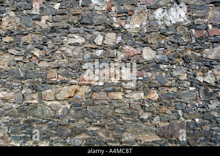 Muratura in pietra che formano le pareti di Burg Rhinestein sul fiume Reno in Germania Assia della provincia. Foto Stock