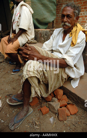 Uomo in Market street in Kerala india Foto Stock