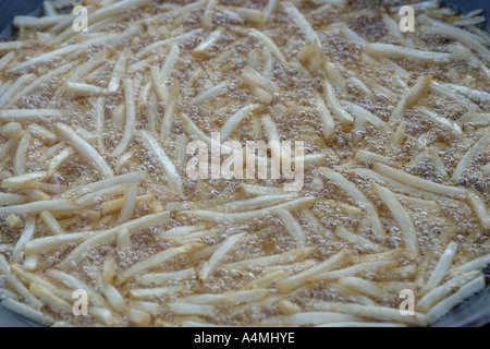 Patate fritte friggere a cibo di stallo mercato Chatuchak Bangkok in Thailandia Foto Stock