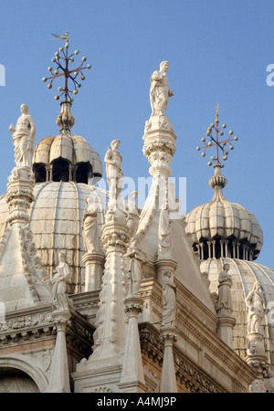 Statue sul tetto del Palazzo Ducale. Basilica di San Marco, Piazza San Marco, San Marco, Venezia, Italia Foto Stock