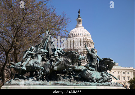 Statua di soldati a cavallo al Grant Memorial nella parte anteriore della United States Capitol Building Washington DC USA Foto Stock