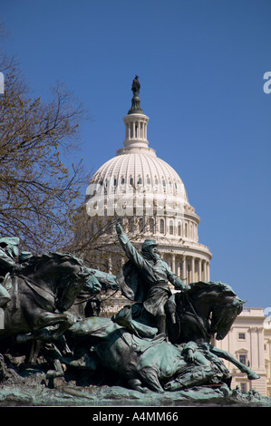 Statua di soldati a cavallo al Grant Memorial nella parte anteriore della United States Capitol Building Washington DC USA Foto Stock